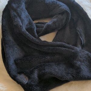 The North Face Women's Plush Black Wrap